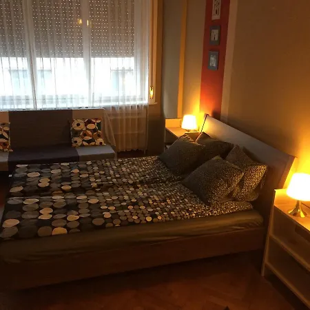 Rock Apartment *