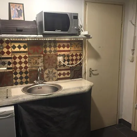 Rock Apartment *