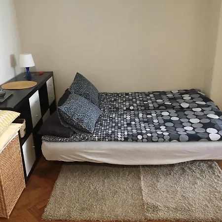 Rock Apartment *